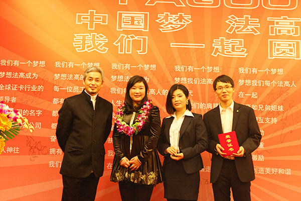 朱總與馬雪云帶領(lǐng)的銷(xiāo)售精英團(tuán)隊(duì)合影
